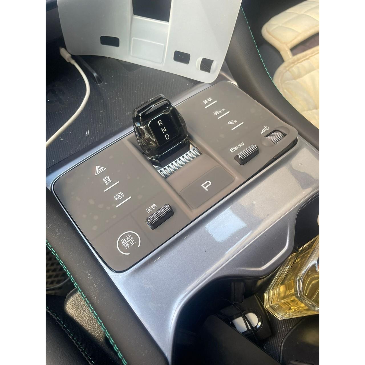 Gjob Byd Seal U Dm-I / Ev Modelleri Için Vites Paneli Koruyucu Silikon Ped Flu Şeffaf